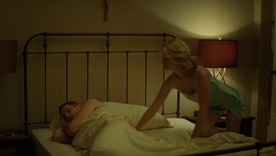 Дженьюари Джонс фото голая