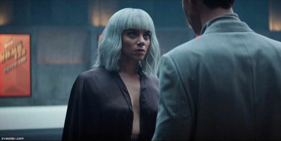 Ханна Джон-Кэймен топлес