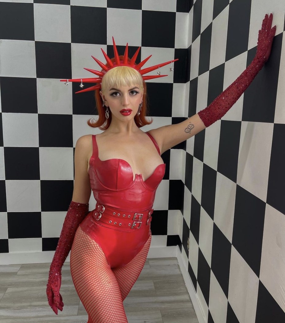 Доктор Аманда Ребекка хентай