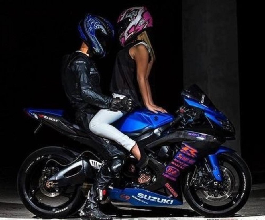 Поза мотоциклиста