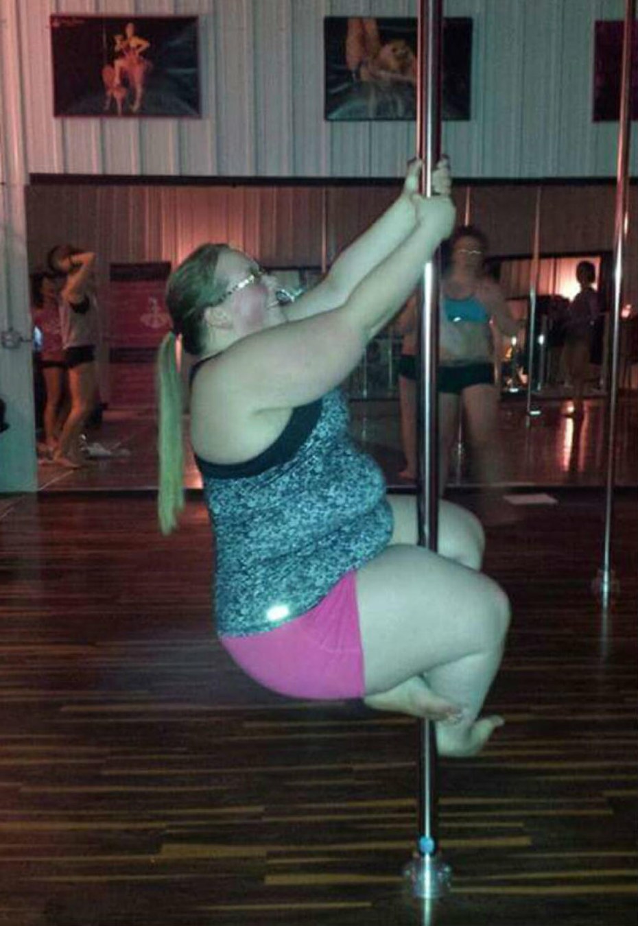 Толстые на пилоне