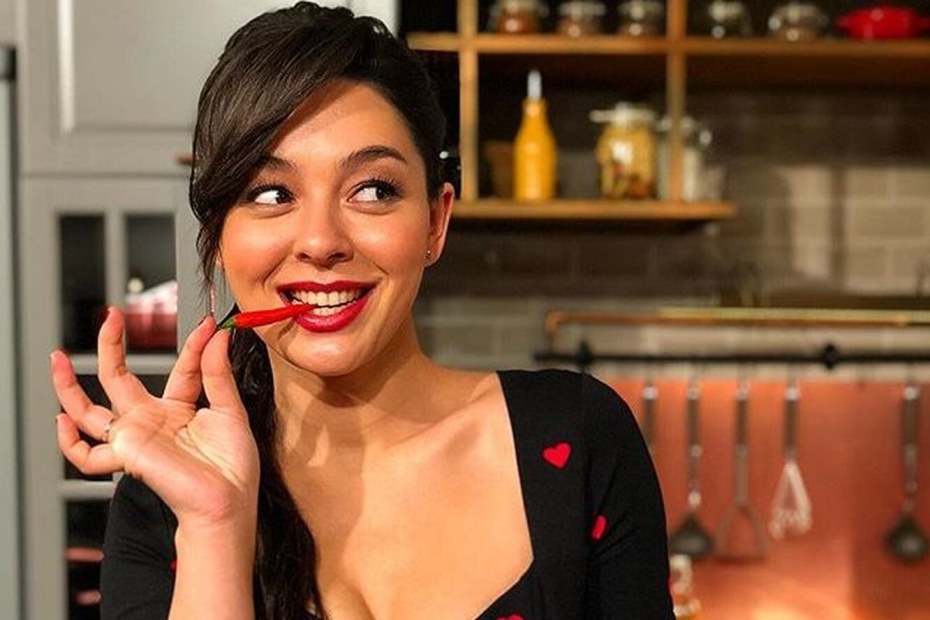 Марина Кравец портрет карандашом