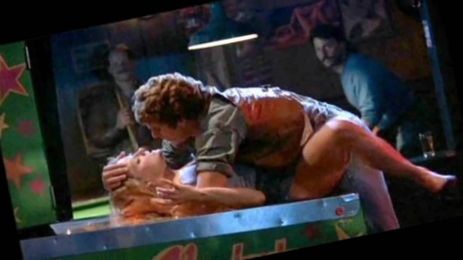 Холли Берри сиськи в фильме