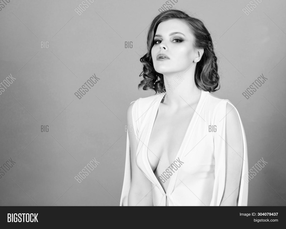 Телеведущая Светлана Абрамова декольте