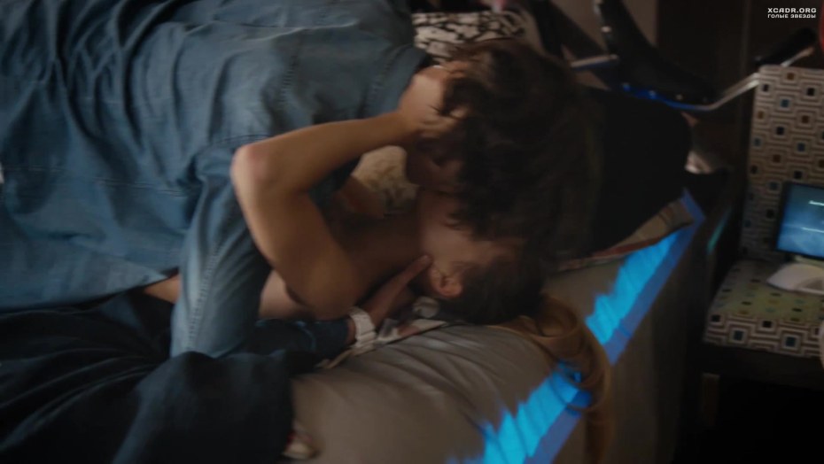 Голая Эля из сериала Ивановы