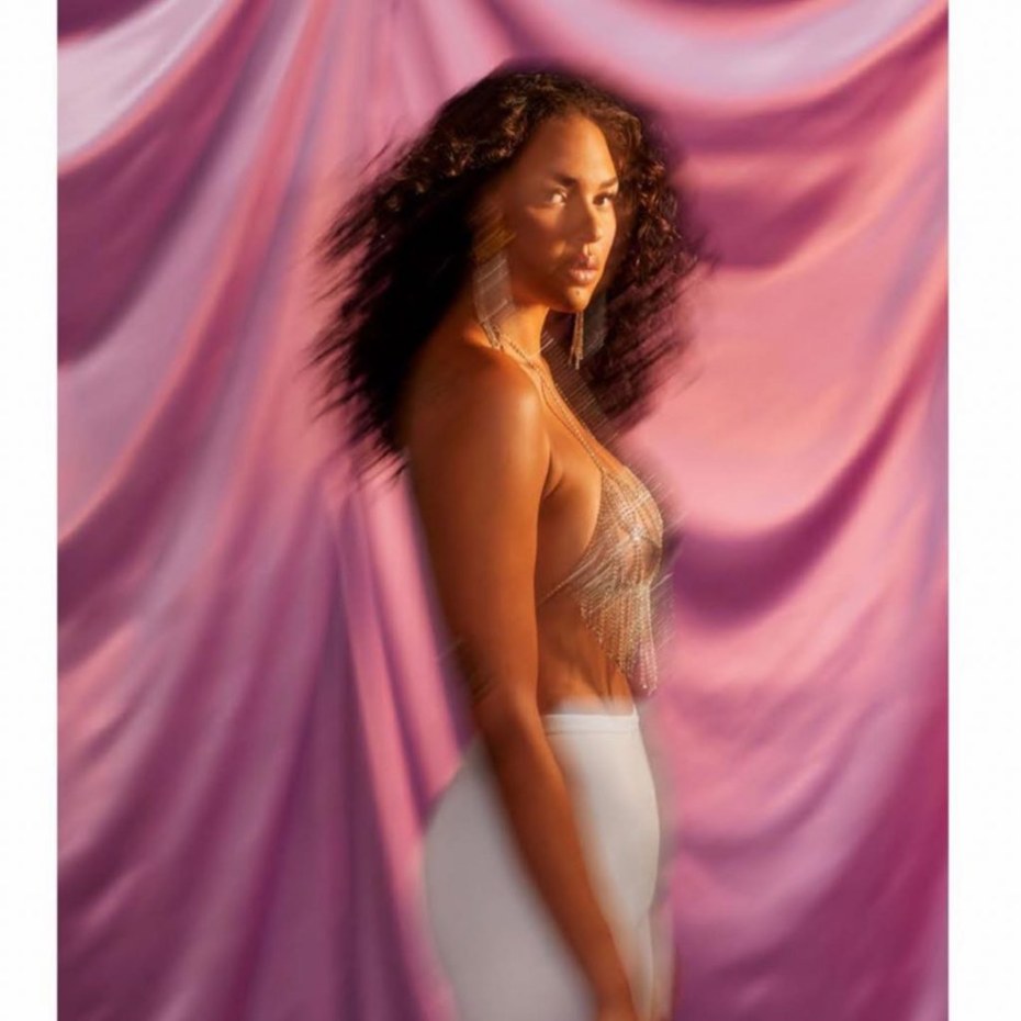 Liz Cambage голая для ESPN видео