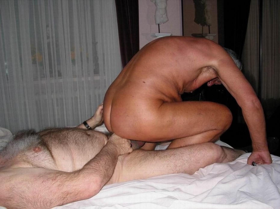 Голые зрелые мужчины домашнее