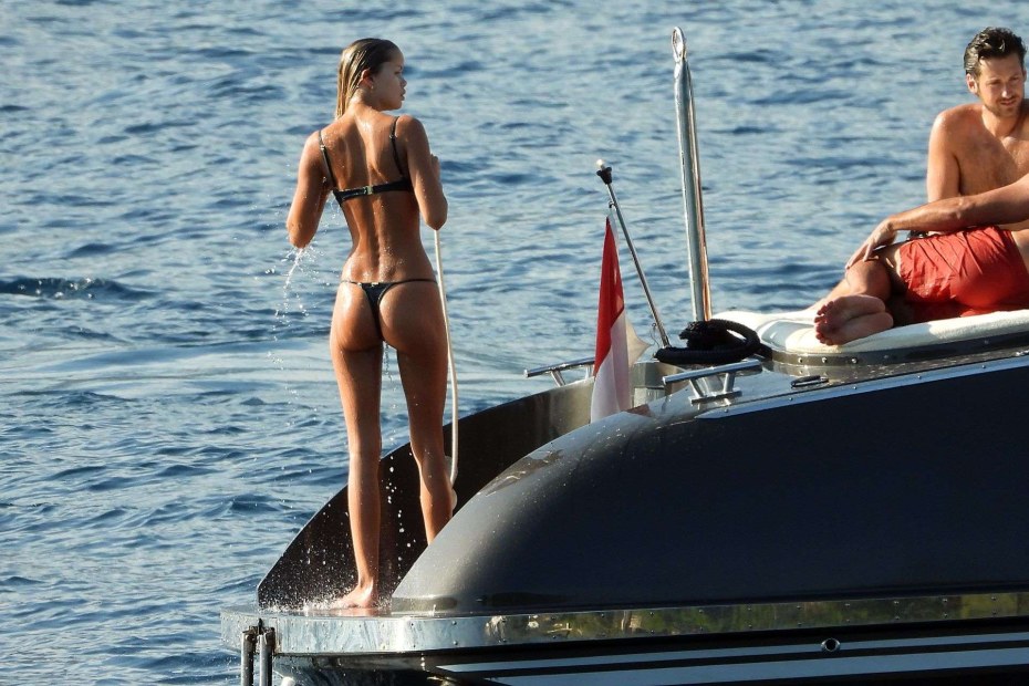 Фрида Аасен на яхте