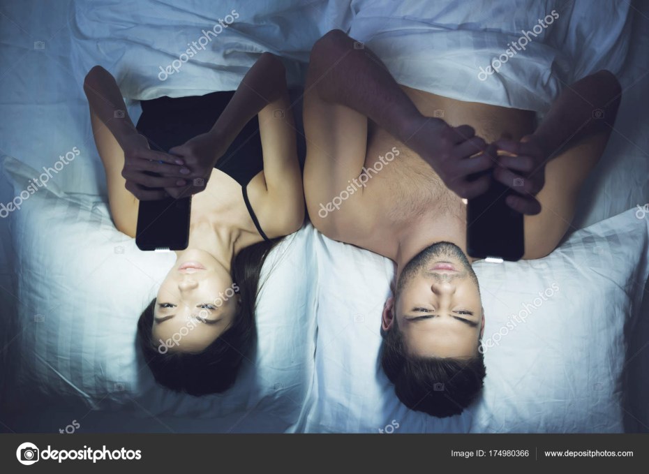 Объятия в постели