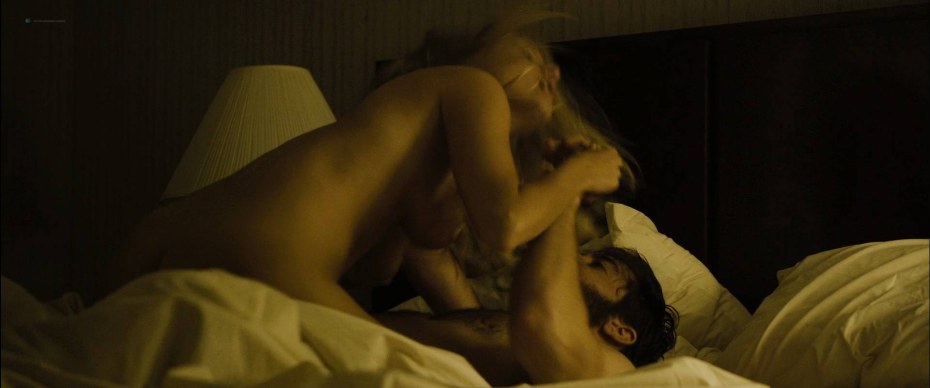 Сара Гадон постельная сцена