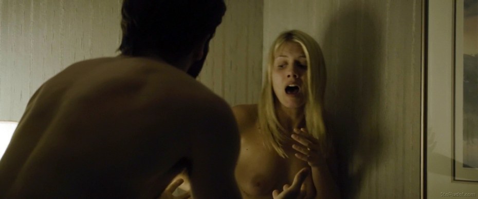 Мелани Лоран в фильме враг голая