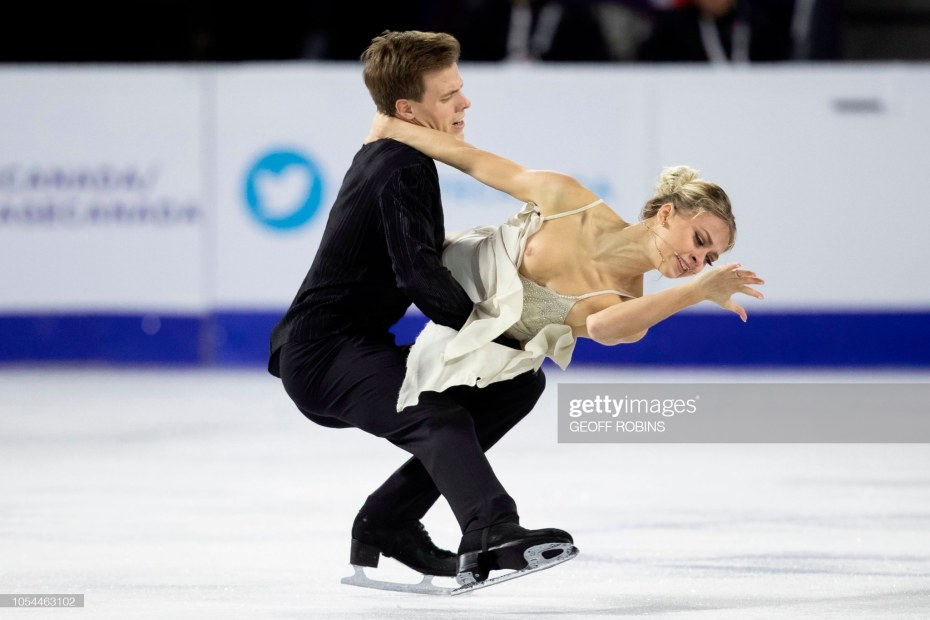 Виктория Синицына порвалось платье