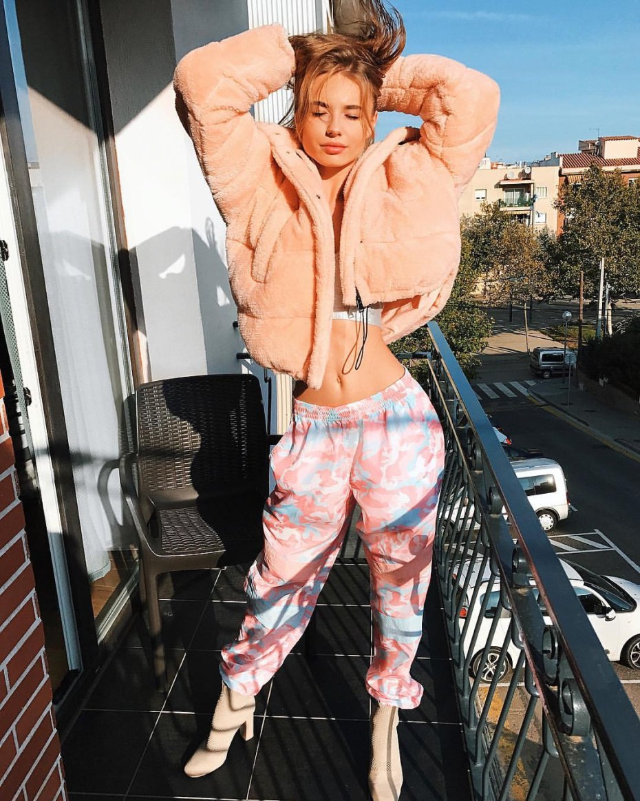 Лиза Василенко горячие