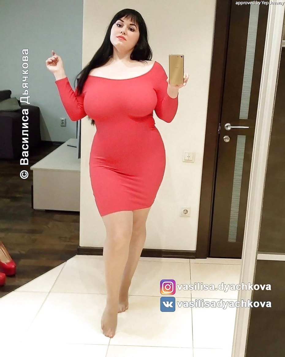 Юные пышки с раздвинутыми ножками