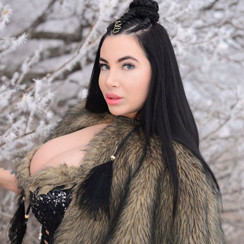 Полиш Ола матуре в одежде