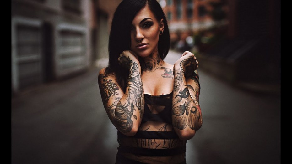 Обои на рабочий стол девушки с тату