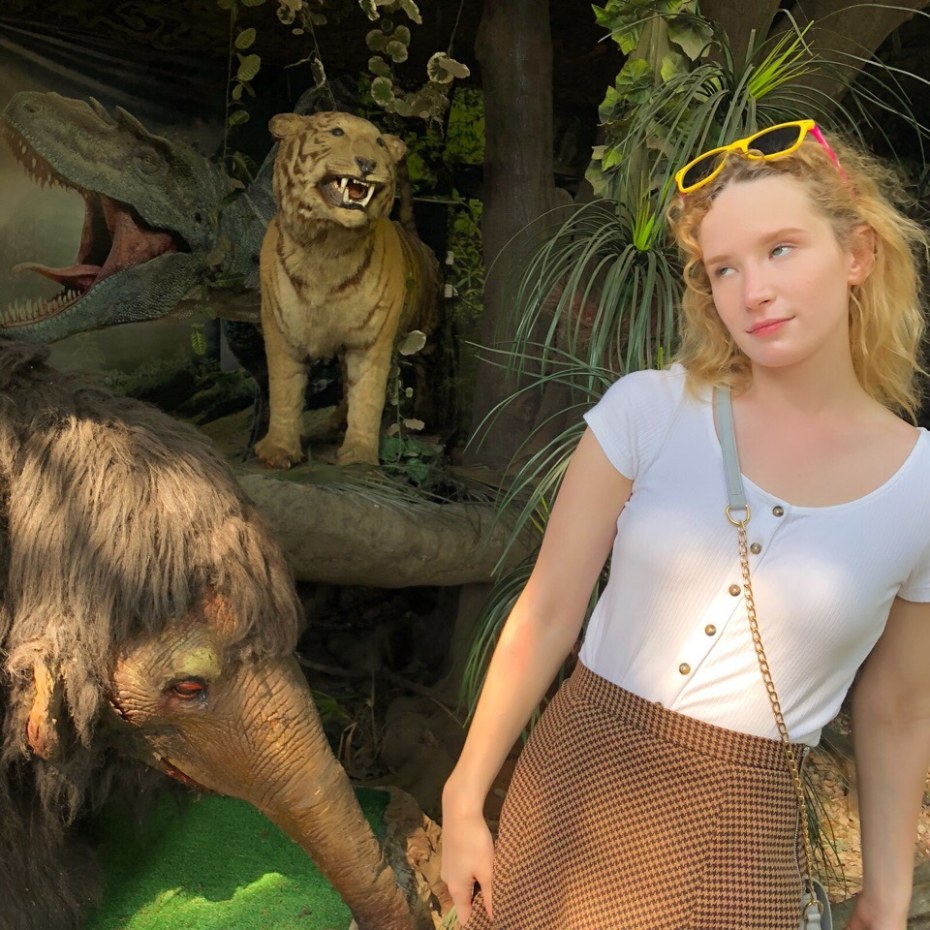 Монеточка в купальнике