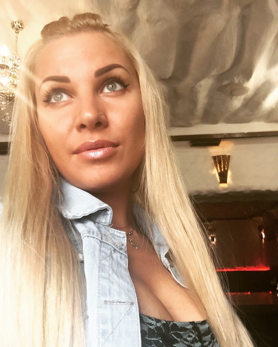 Read and complete the sentences