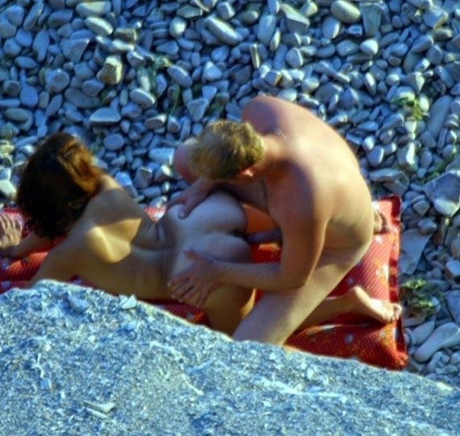 Голые на пляже подглядывание