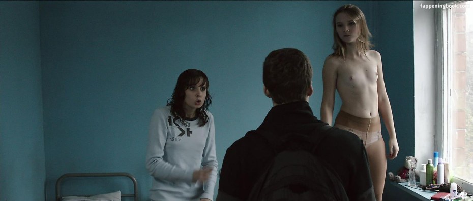 Голая Яна коротких и ее подруга