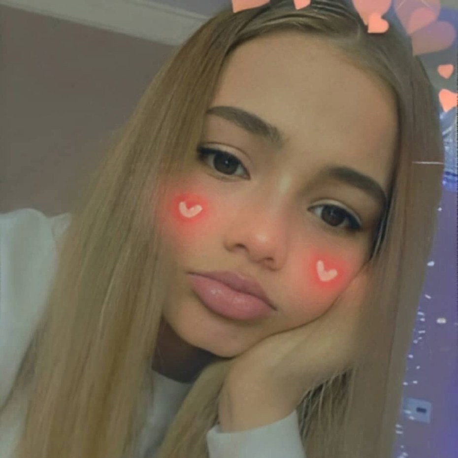 Глупенькая девочка Валя