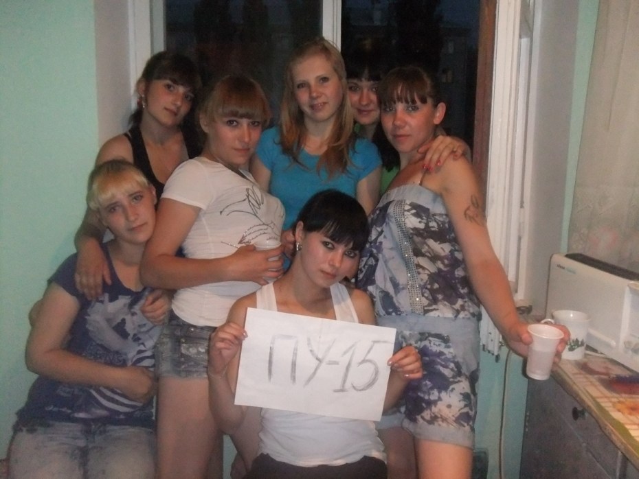 Студентку в общаге толпой