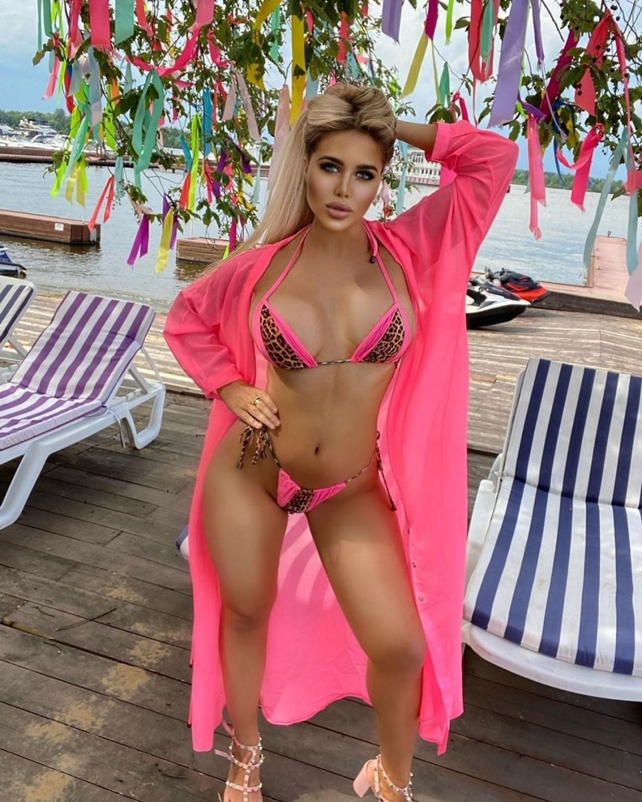 Маша Кохно ноги