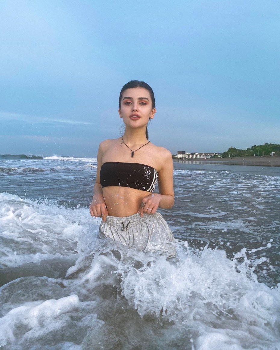 Блоггер Дина Исаева