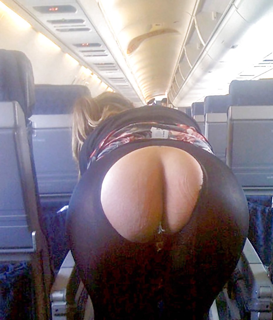 Девушки без трусиков в поезде