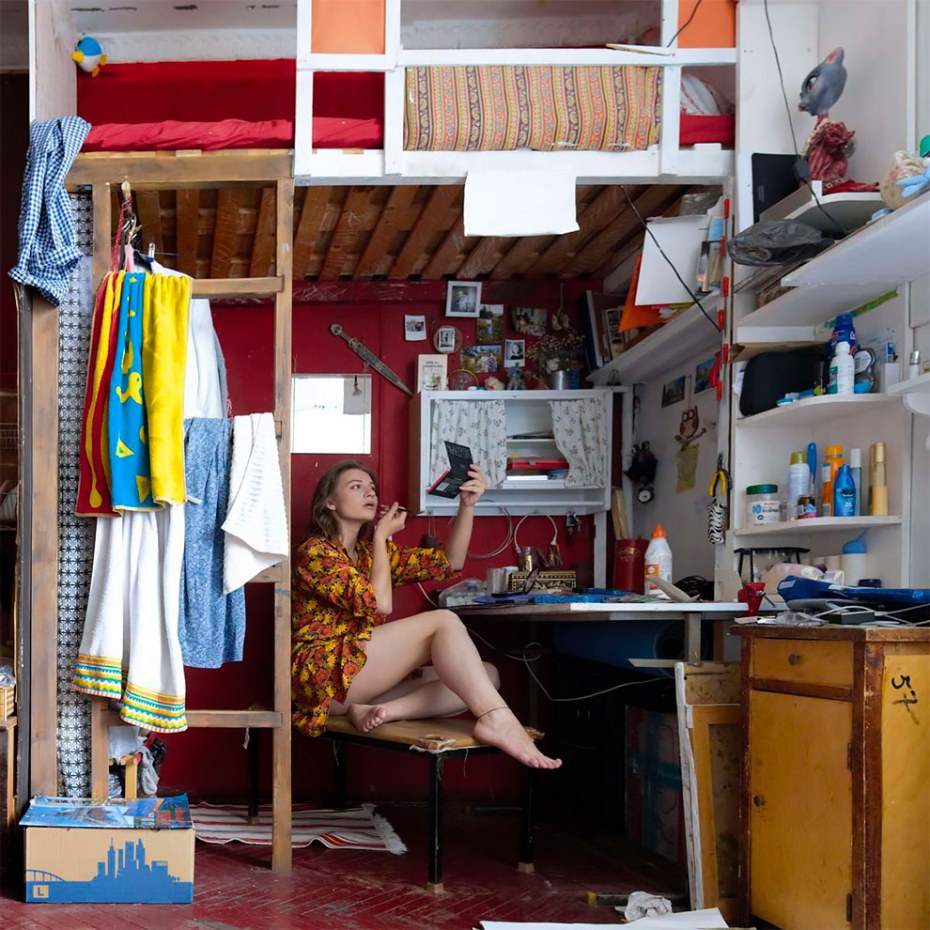 Девушка с парнем в общежитие