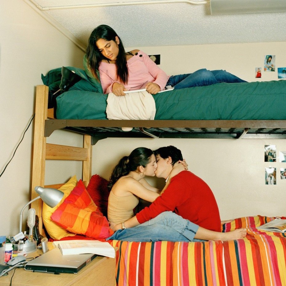 Студенты в общаге