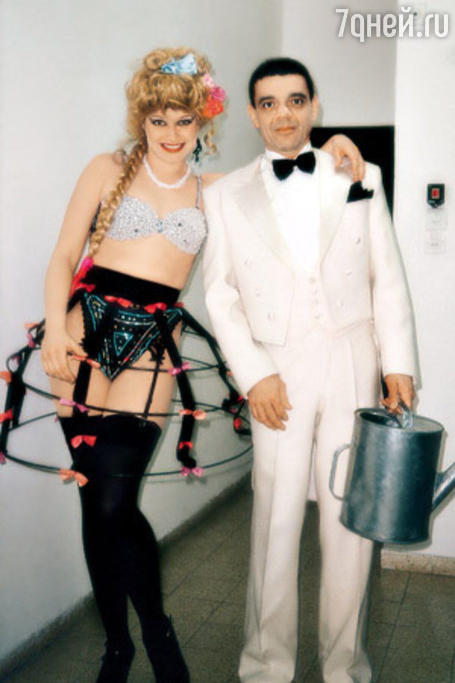 Голая Зузана драбинова в офисе