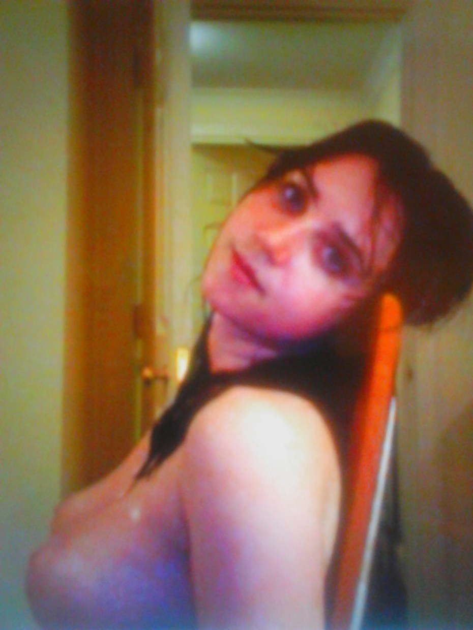 Зои казан в купальнике интимные сцены