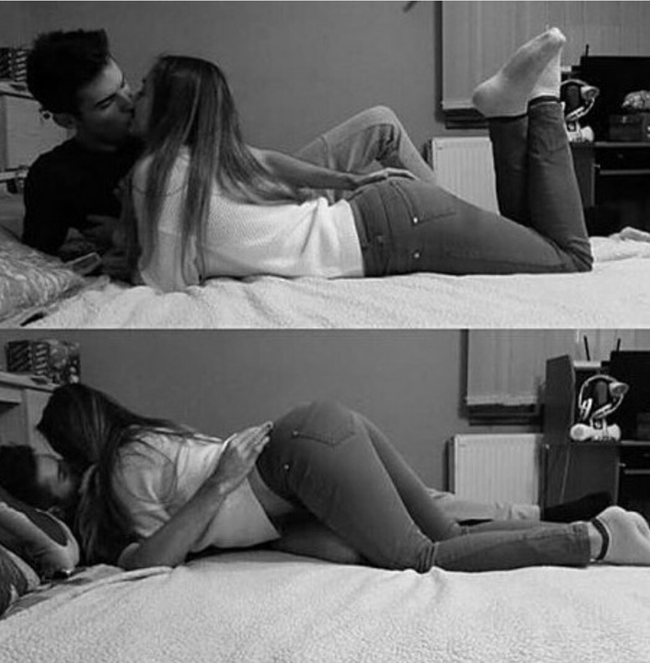 Девушка сидит на парне