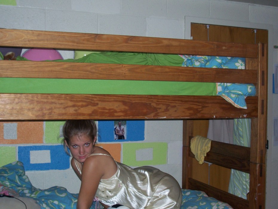 Голые в двух этажных бораках