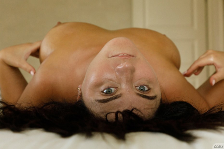 Paula shy голая в спортзале