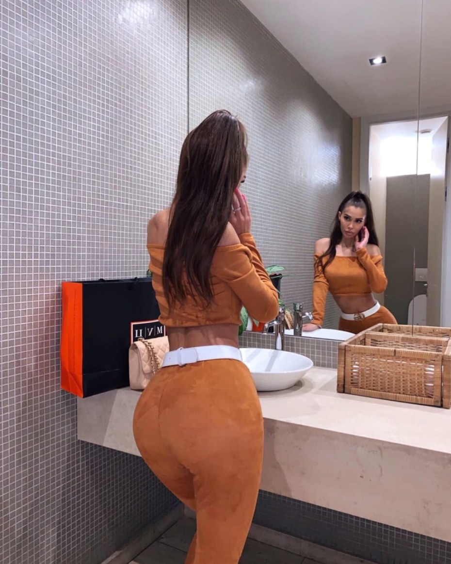 Алина Лобачева фигура