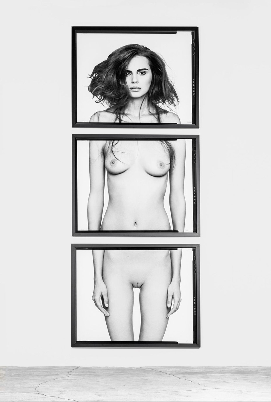 Ксения Дели обнажилась