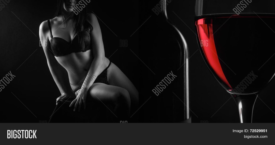Женское тело и бокал вина