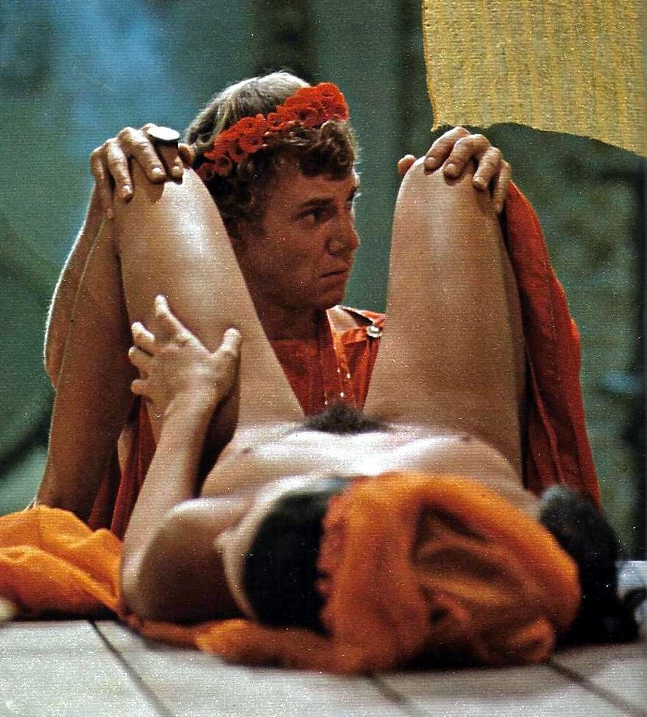 Малкольм МАКДАУЭЛЛ голый калигула