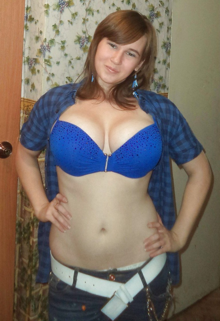 Грудастая Сьюзан в лесу