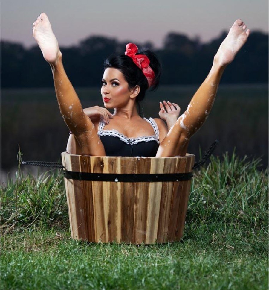 Веселая девушка