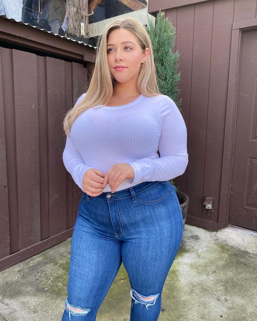 Модель Plus Size Эллана Брайан