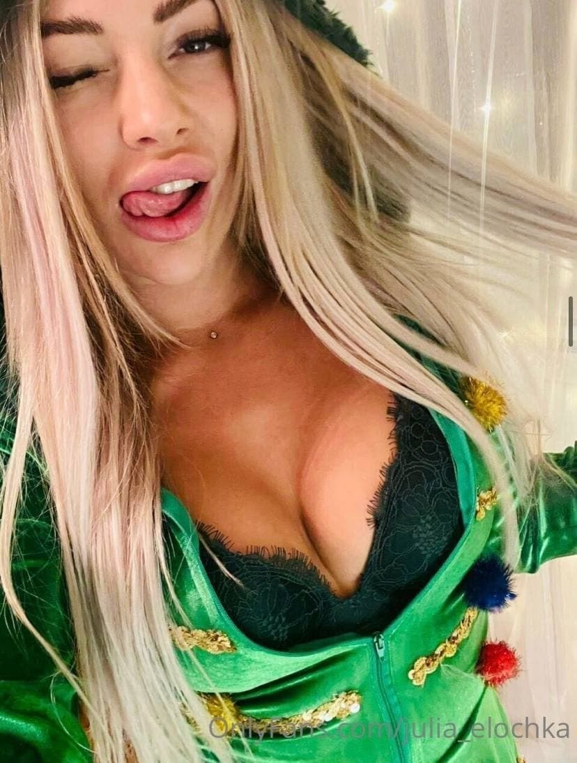 BRATTYSIS Jewelz Blu unwrapping Step sis for sex