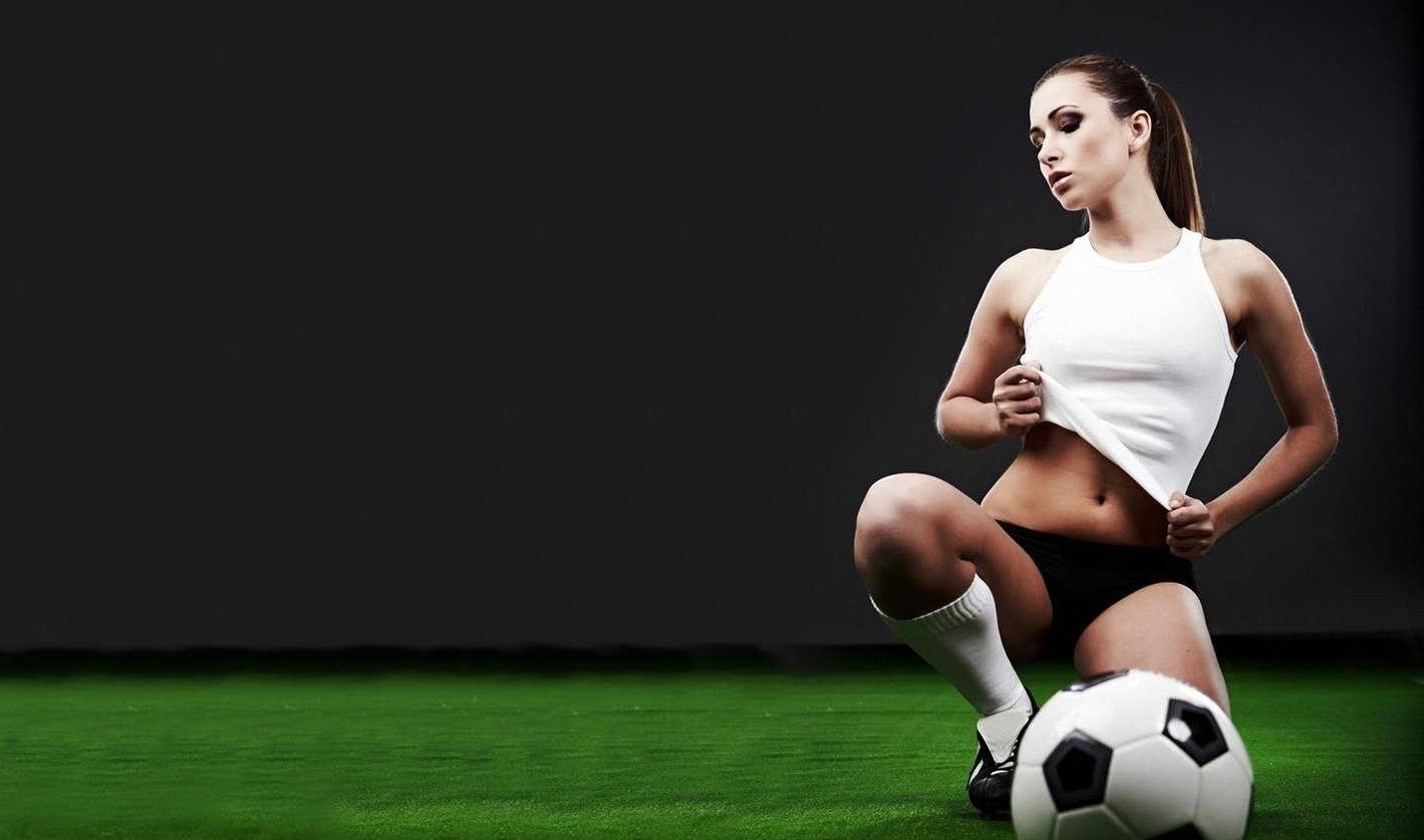 Порно видео Голые женщины играют в футбол. Смотреть Голые женщины играют в футбол онлайн
