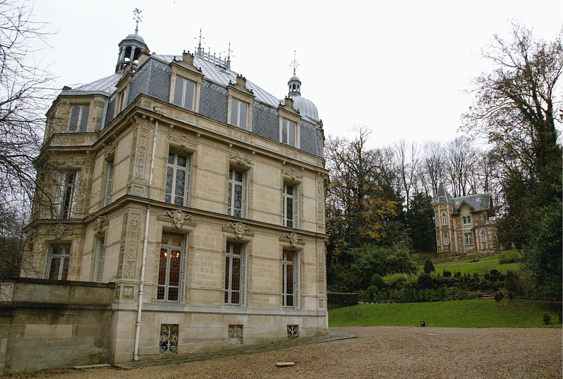 Кристо франция. Chateau de Monte Cristo. Замок Монте Кристо во Франции. Вилла Дюма замок Монте Кристо. Граф Монте Кристо поместье.