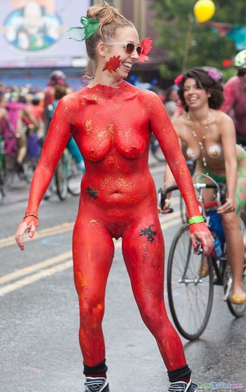 Красивая грудь на публике