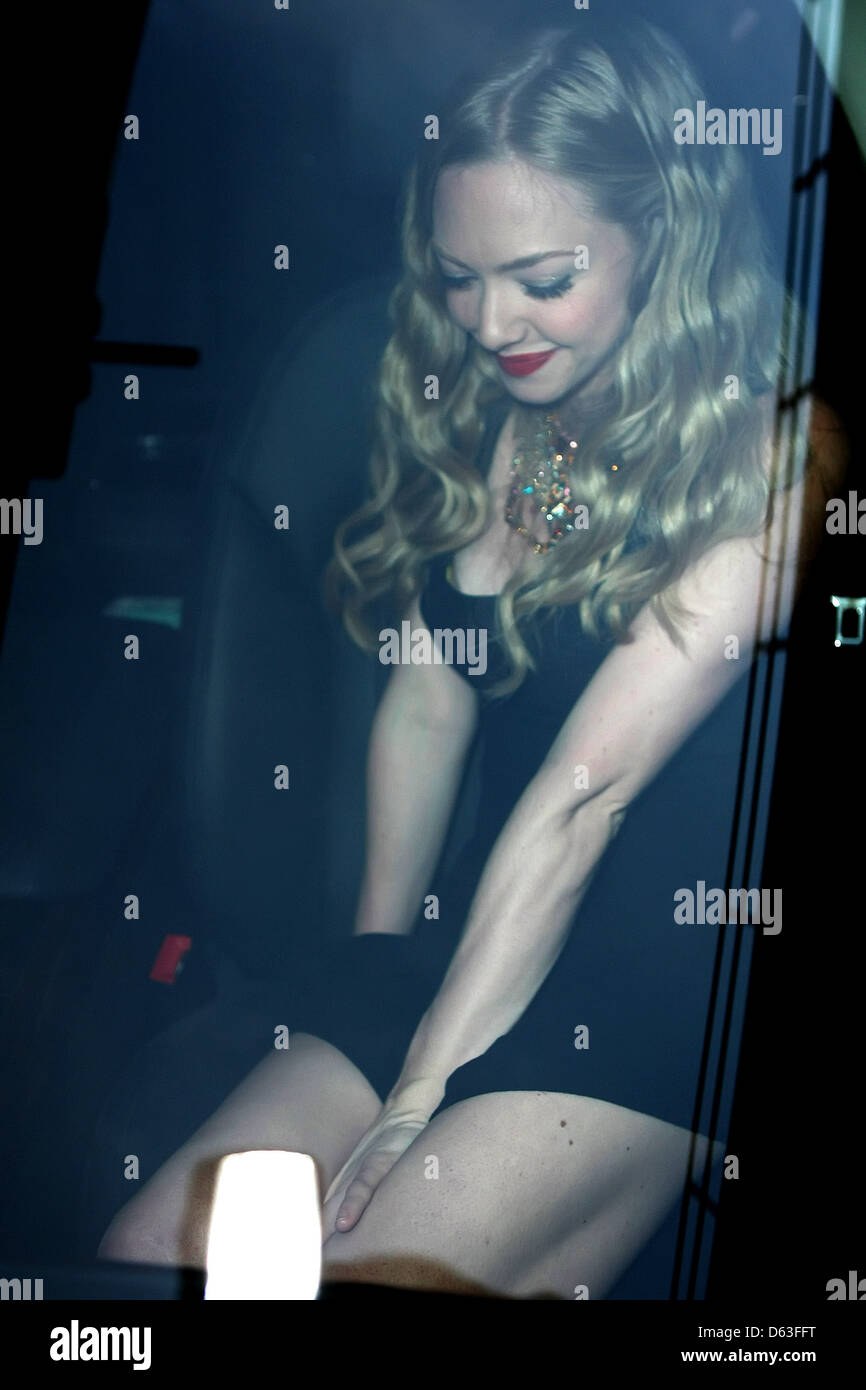 Аманда Сейфрид на лодке 18