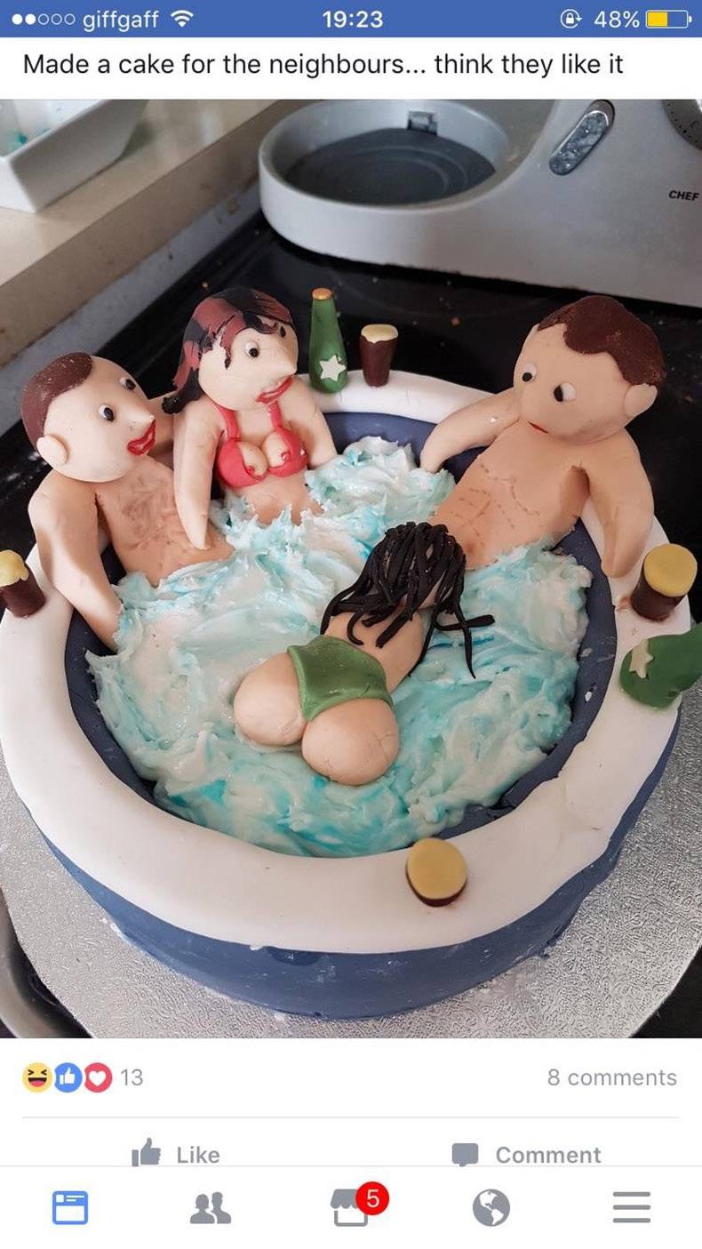 Стриптиз с тортом и с искусственным хуем