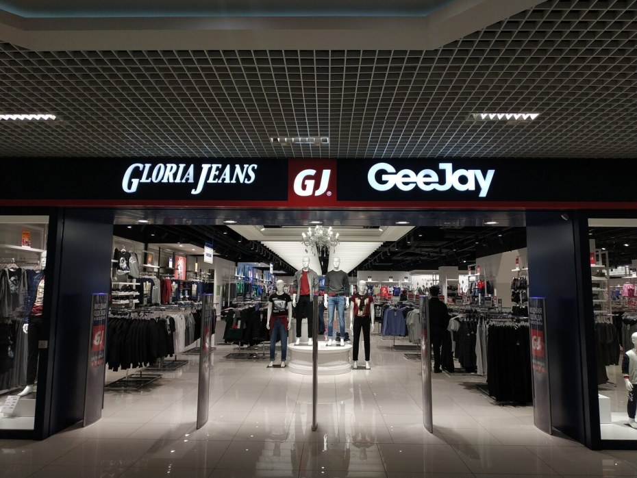 Vivien Mareeva попа